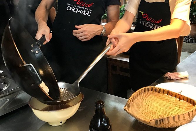 Private Panda Tour with Cooking Class One-day Trip - Sichuan spices at a local market