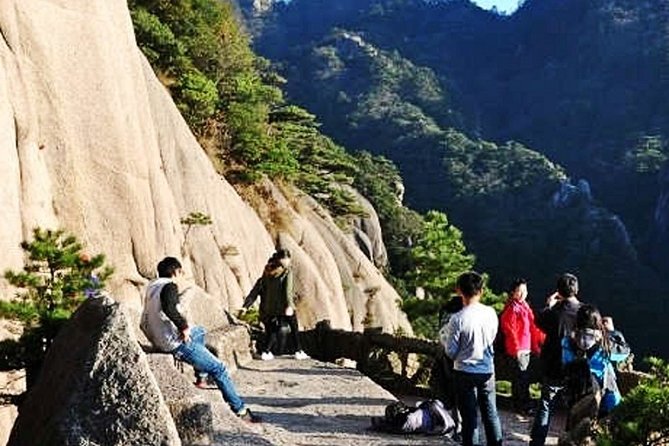 Private Photography Day Tour of Huangshan Yellow Mountain - The classic route past Huangshan’s famous peaks