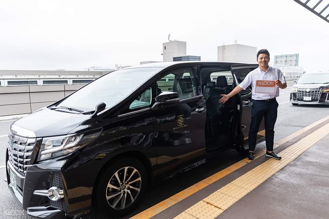 Private Round-Trip Transfer between Airport and Hotel - Inside the vehicle, from sedan to coach
