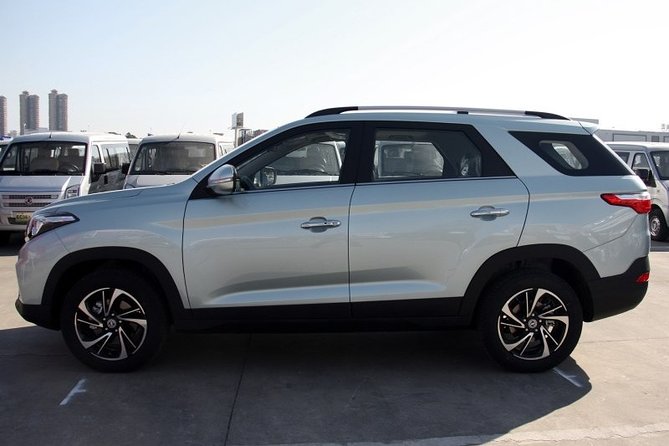 Private Round-Trip Transfer:Chengdu Shuangliu Airport or Chengdu - The ride into Chengdu in about 40 minutes