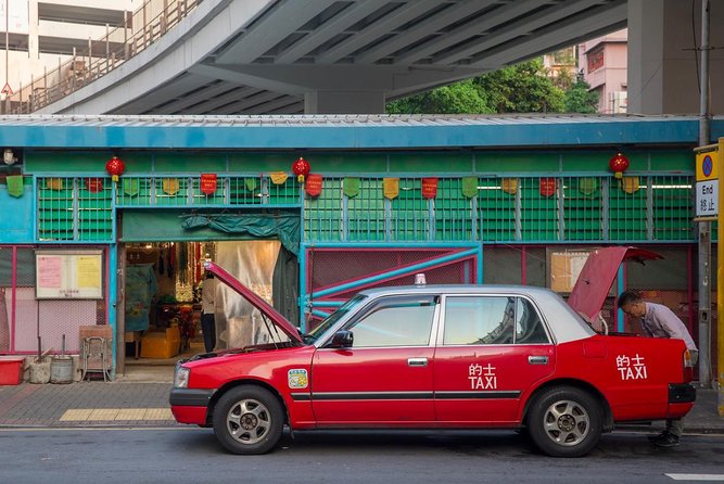 Private Tour: Customized 6-Hour Hong Kong City Tour - Cat Street and Sheung Wan add texture to the walk