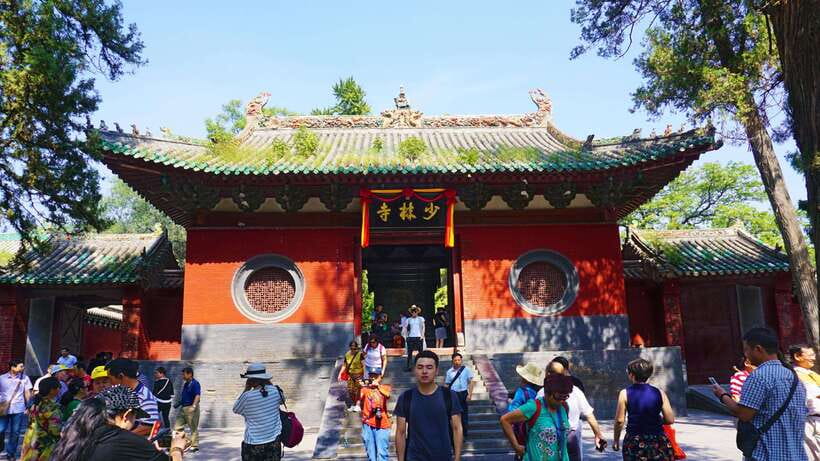 Private Tour: Longmen Grottoes, Shaolin Temple & Kungfu Show - Longmen Grottoes and the Vairocana Buddha