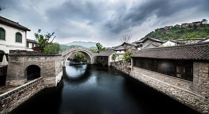 Private Tour to Gubei Water Town and Simatai Great Wall with Cable Car and Lunch - Why this pairing works so well