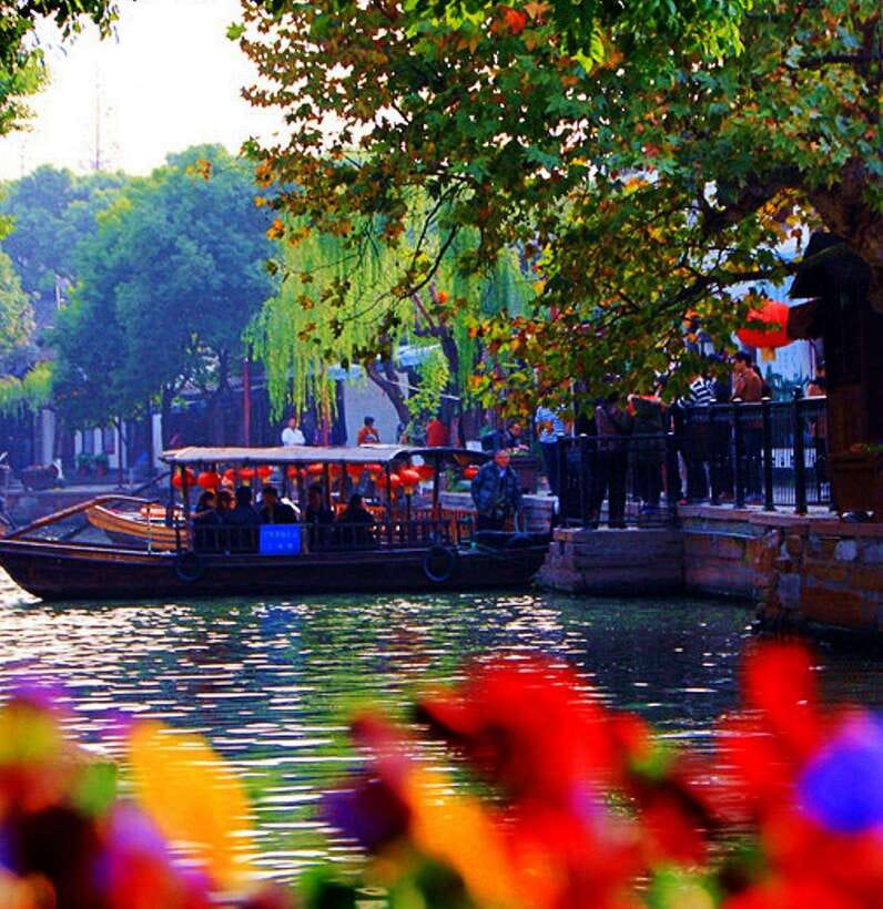 Private Tour:Zhujiajiao Water Town by German-Speaking Guide - Old markets, small shops, and local food