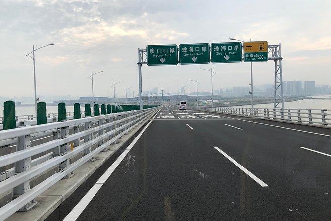 Private Transfer: Hong Kong to Macau via Zhuhai Bridge - Hong Kong pickup and the first border checkpoint