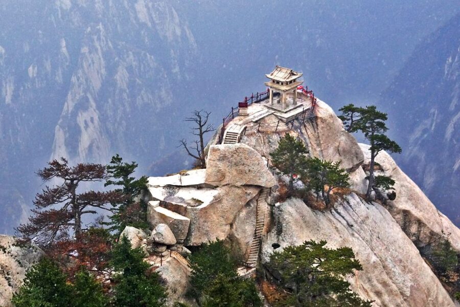Private Xian Mt. Huashan Adventure Tour: Explore in Your Own - Meeting your guide and descending together