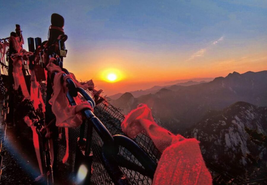 Private Xian Mt. Huashan Adventure Tour: Explore in Your Own - What the $180 price really covers