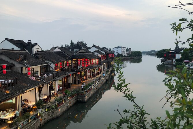 Private Zhujiajiao Watertown Photoshoot Tour - Choosing Hanfu, Tang, or Qing clothing