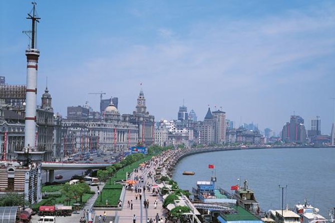 Round-trip Transfer by High-Speed Maglev Train: Shanghai Pudong International Airport - Arrival at Pudong Airport and the walk to the train