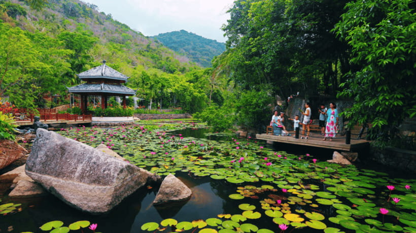 Sanya: Yalong Bay Tropical Forest Ticket and Tour Car - The seven-minute 5D magic cinema