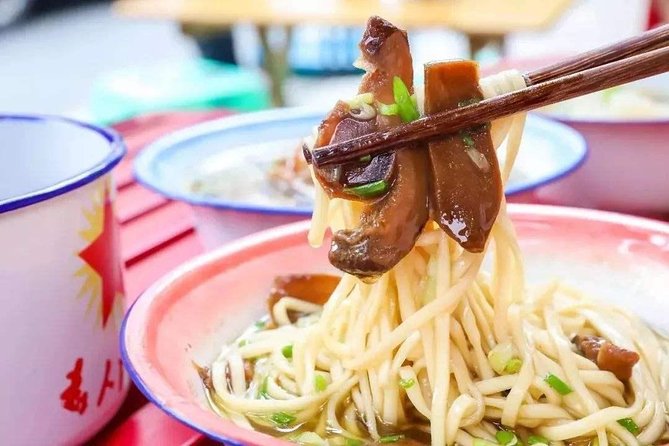 Secret Noodle and Wonton in Shanghai Alleyways with Local Beer - Why noodles are a smart way to meet Shanghai