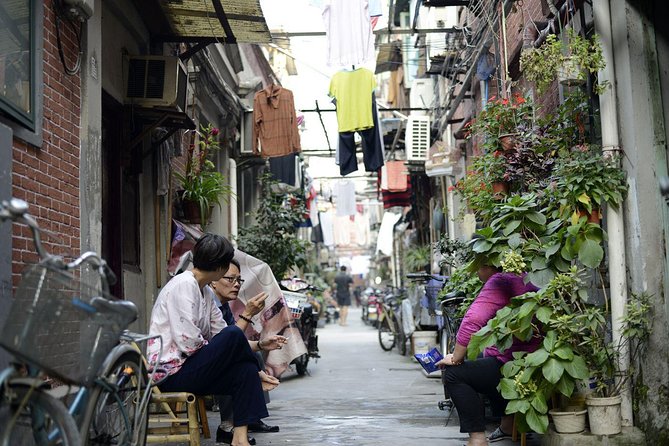 Secret Noodle and Wonton in Shanghai Alleyways with Local Beer - Shanghai’s small and large wontons near South Shanxi Road