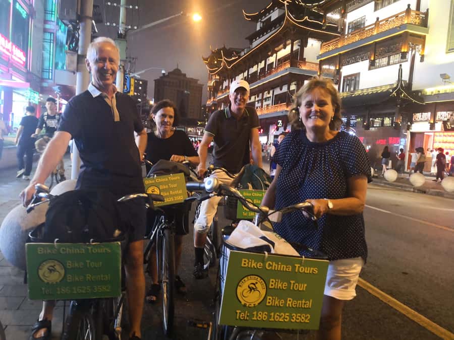 Shanghai: 4-Hour Nightlife Adventure & Tasting Bike Tour - Jingan and the return through the city