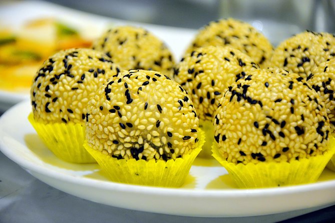 Shanghai Acrobatic Show and Late Dim Sum Dinner - Who will get the most from this private tour