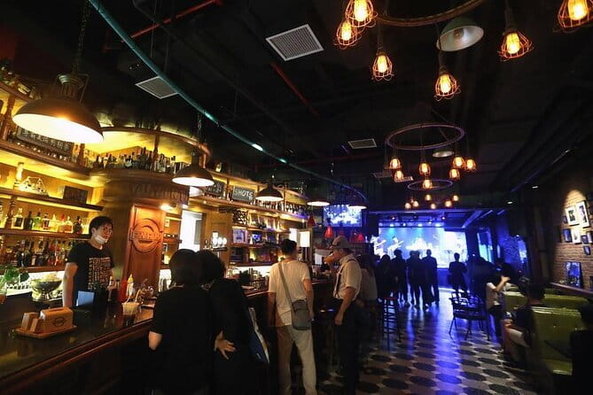 Shanghai bar hopping tour in the former french concession - Why the Former French Concession works so well at night