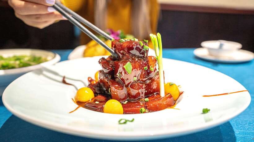 Shanghai: Evening Walking Food Tour - Xiaolongbao and the art of the first bite