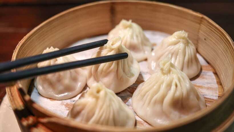 Shanghai: Evening Walking Food Tour - Walking the French Concession between meals
