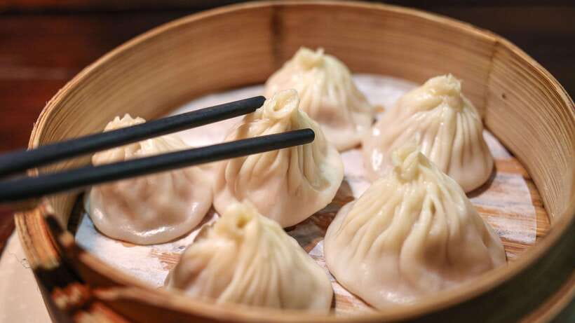 Shanghai: Evening Walking Food Tour - Starting at Jiashan Road Station