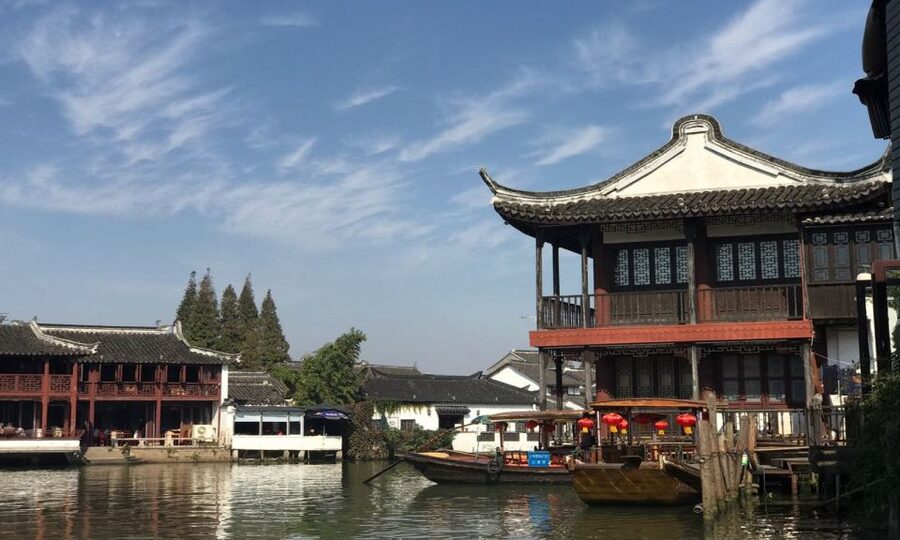 Shanghai Highlights and Zhujiajiao Water Town Private Tour - Yu Yuan Garden and the Old City
