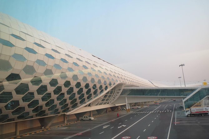 Shanghai Hongqiao Airport Private Departure Transfer in English Services - Why Hongqiao Airport service matters