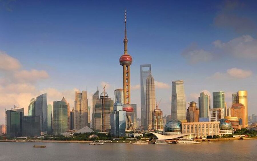 Shanghai: Hop-on Hop-off Bus Ticket and Optional Attractions - The green route makes a temple and shopping circuit
