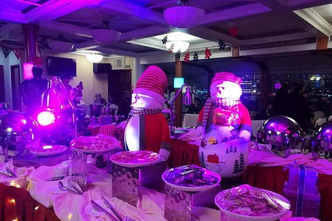Shanghai Huangpu River Night Cruise with Buffet Dinner - What happens between 5 and 6 p.m.