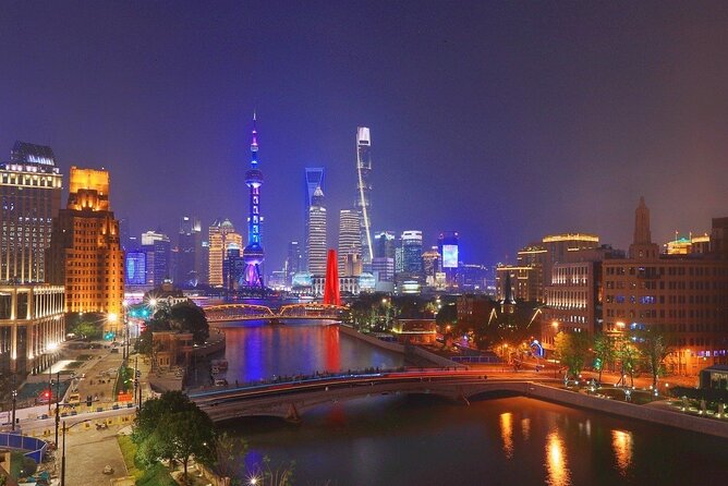 Shanghai Night River Cruise and Light Tour with Yuyuan Bazaar - Why the Huangpu River is the evening centerpiece