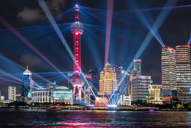Shanghai Night River Cruise and Light Tour with Yuyuan Bazaar - The guides shape the evening