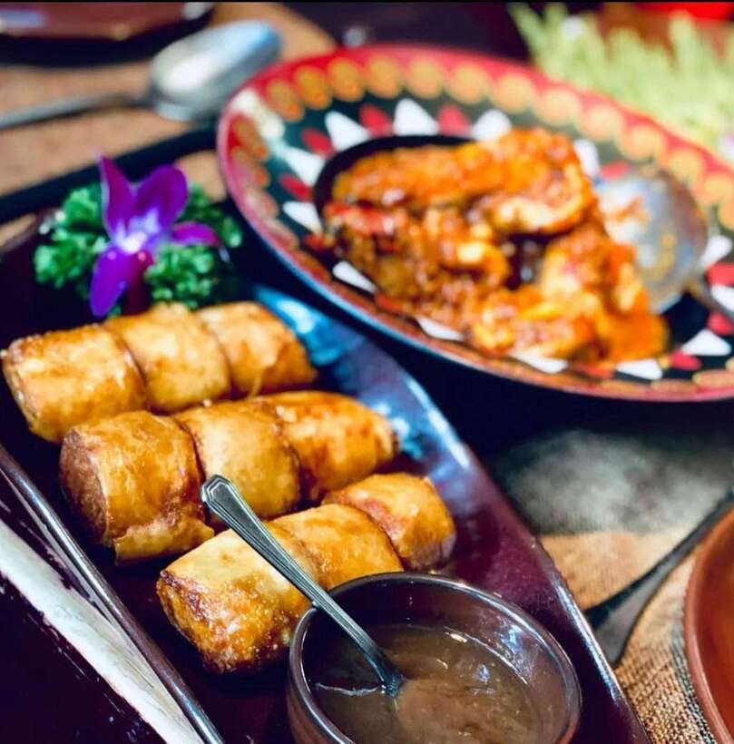Shanghai Night River Cruise VIP Seat with Authentic Dinner - The guides make the difference