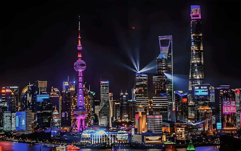 Shanghai Night River Cruise VIP Seat with Authentic Dinner - Reading Shanghai from the Bund