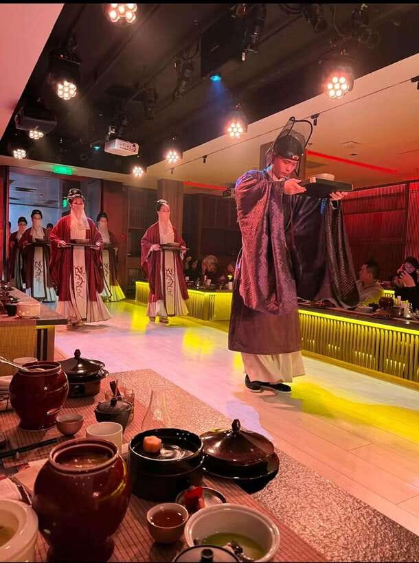 Shanghai: Royal Banquet with Chinese Cultural Performance - A banquet that moves from tea to dessert