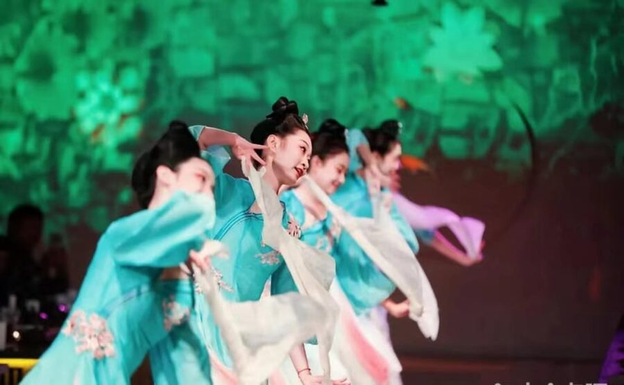 Shanghai: Royal Banquet with Chinese Cultural Performance - Lunch or dinner: choosing the better time