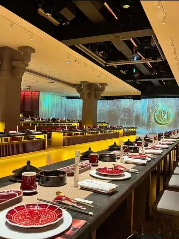 Shanghai: Royal Banquet with Chinese Cultural Performance - Small practical details that make the night easier