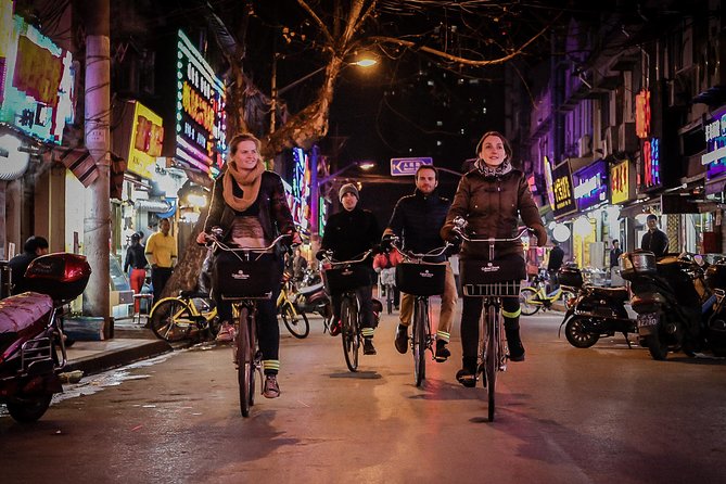 Shanghai Small-Group Night Tour by Bike - Starting on a vintage Forever bicycle