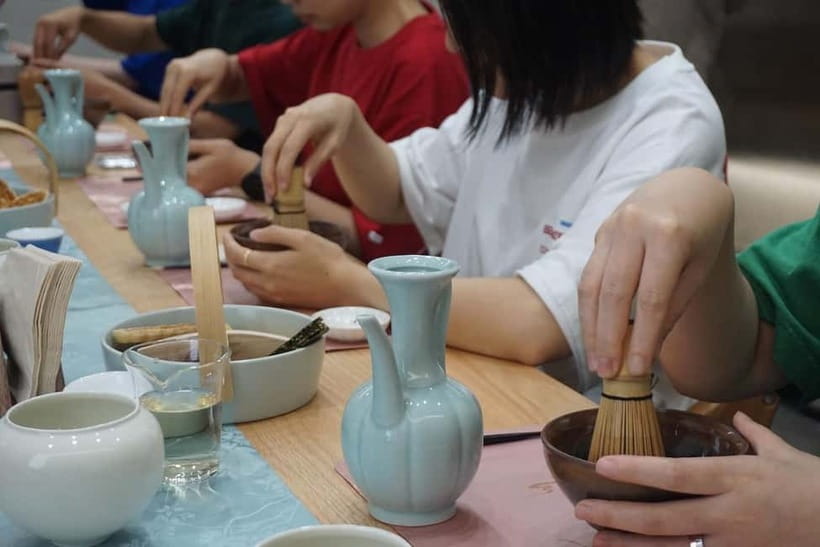 Shanghai: Song Dynasty Tea Ceremony Experience - The tea master and language support