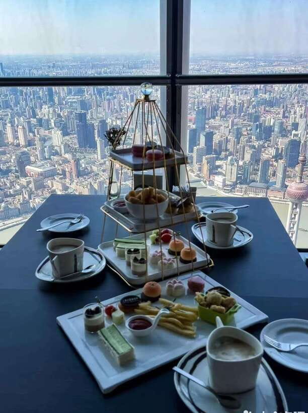 Shanghai Tower: Lunch or Dinner on the 119th Floor - What the $85 price really buys