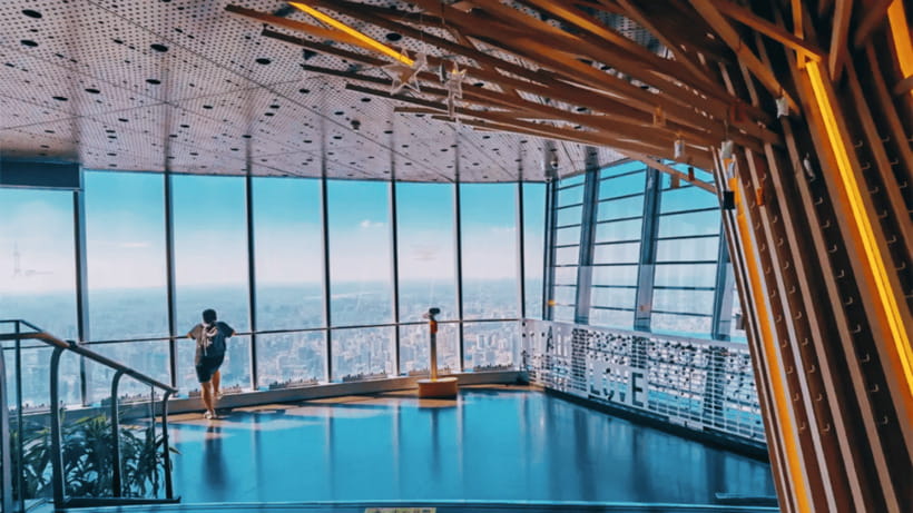 Shanghai Tower: Observation Deck Admission Ticket - Taking Photos at 546 Meters