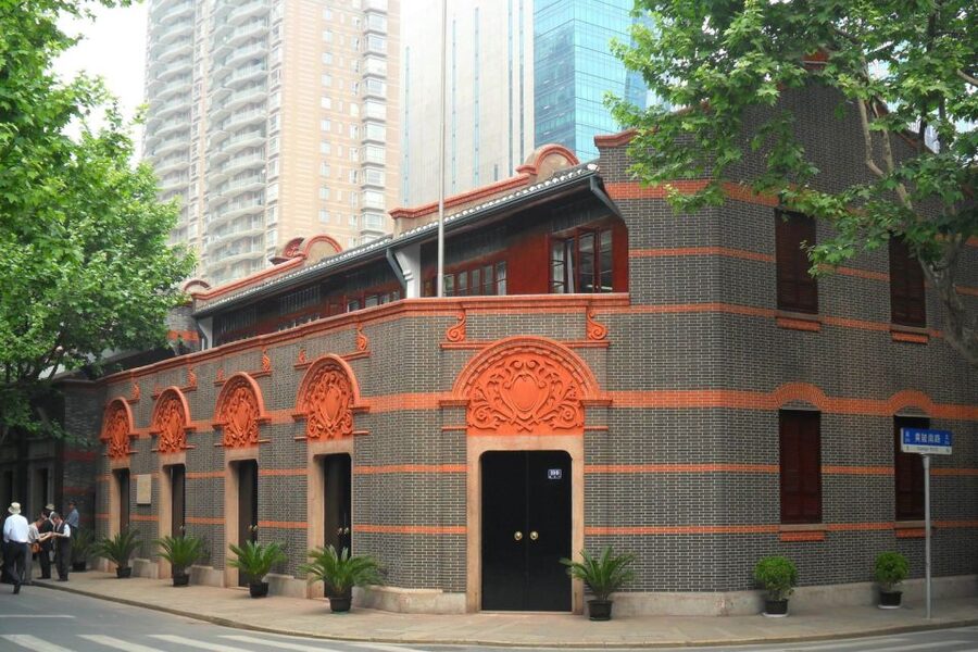 Shanghai: Xintiandi, CCP Museum and French Concession Tour - What the guides add to the walk
