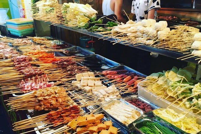 Shanghai: Yu Garden Admission Ticket - Crowds, navigation, and the free streets outside