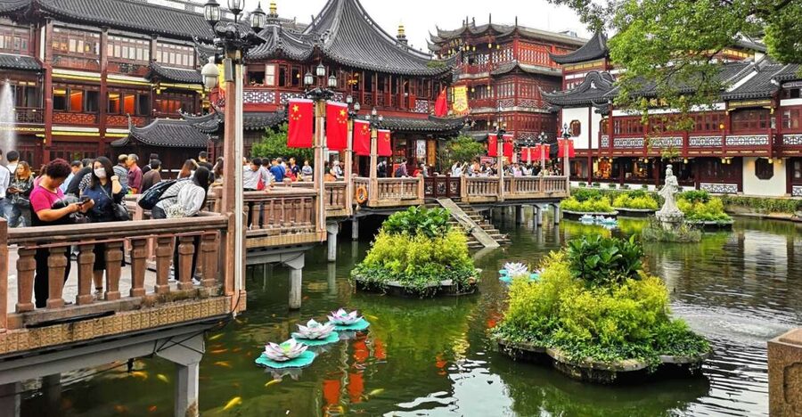 Shanghai: Yu Garden and City God Temple Walking Tour - Key points at a glance