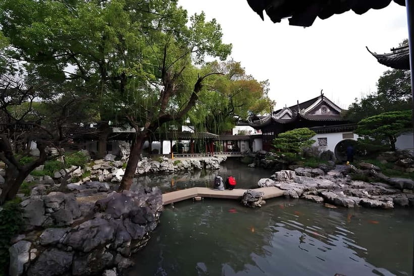 Shanghai: Yu Garden Ticket+Lantern Festival Entry combo - Crowds, noise, and the real festival mood