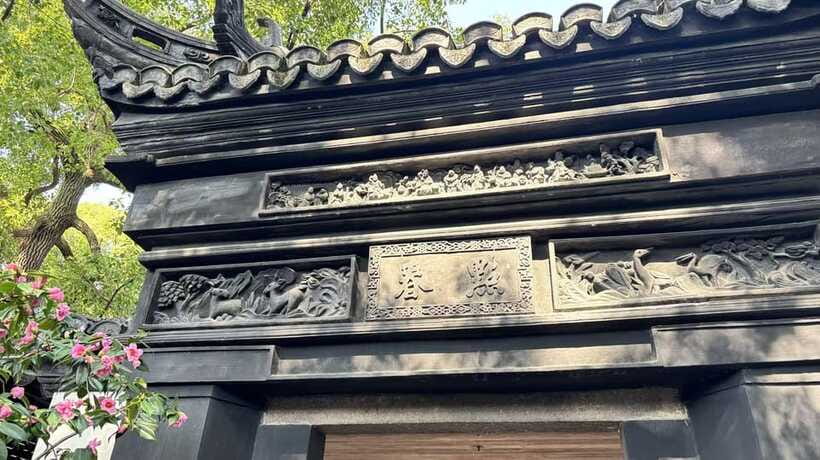 Shanghai: Yu/Yuyuan Garden Entry Ticket--E ticket - Crowds, Pace, and the Best Kind of Visitor