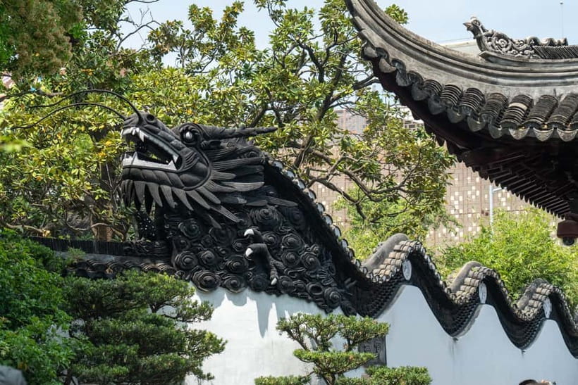 Shanghai: Yuyuan, City God Temple Old City Tour-Tip Based - Tonghan Chuntang and the king of herbs