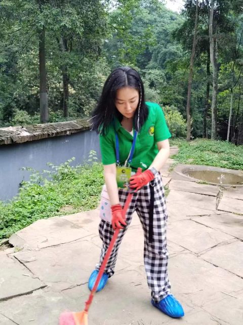 Sichuan: Big Panda Volunteer Day tour - Cleaning, Food Preparation, and Possible Panda Bathing