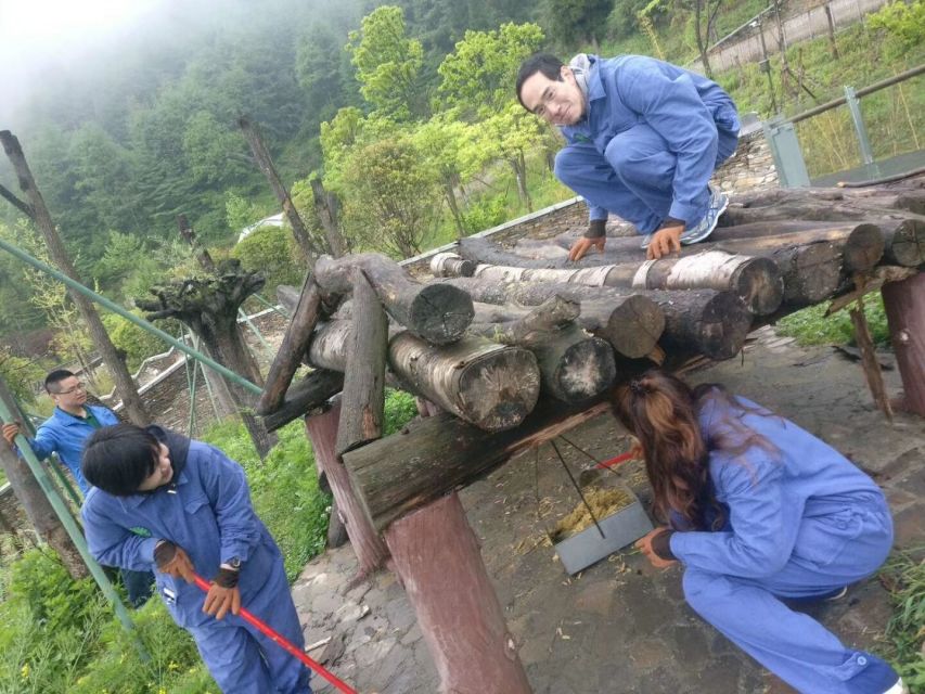 Sichuan: Big Panda Volunteer Day tour - Meeting the Keeper at About 08:30