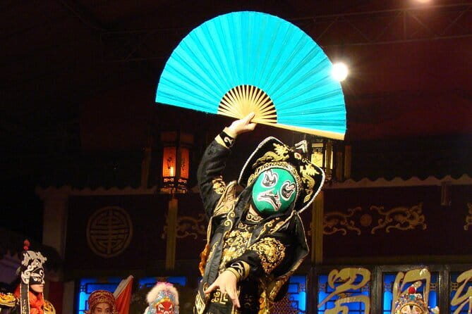 Sichuan Opera with face-changing at Sichuan opera theater - Costume dressing adds a playful extra