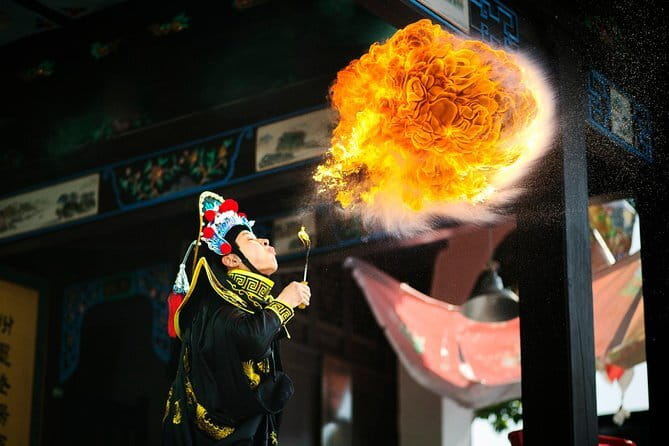 Sichuan Opera with face-changing at Sichuan opera theater - One hour or two hours? Plan with care