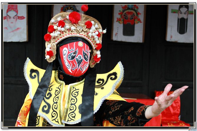 Skip the Line: Sichuan Opera Chengdu Ticket - English subtitles change how you follow the story