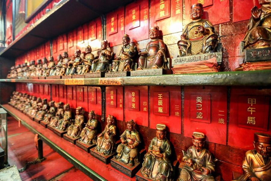 Small-group Kowloon Markets Walking Tour - Finishing at the Jade Market and Temple Street