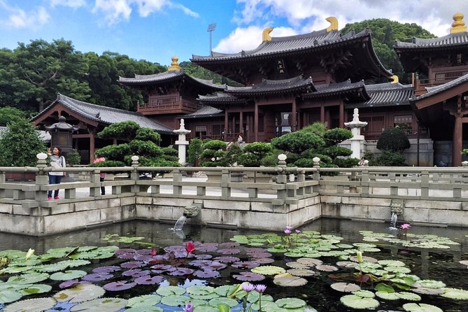 Small-Group Tour: Temples & Markets Discovering [PROMOTION] - Traditional timber halls at Chi Lin Nunnery